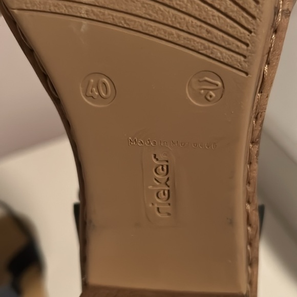 Women’s casual t-strap sandals. Size 40 or 8.5 - Picture 7 of 7